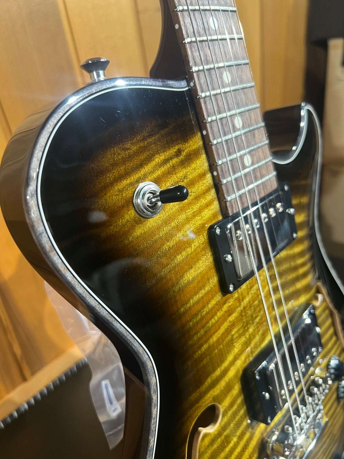 Knaggs Guitars - Chena #443 in Sunflower / Onyx Bind
