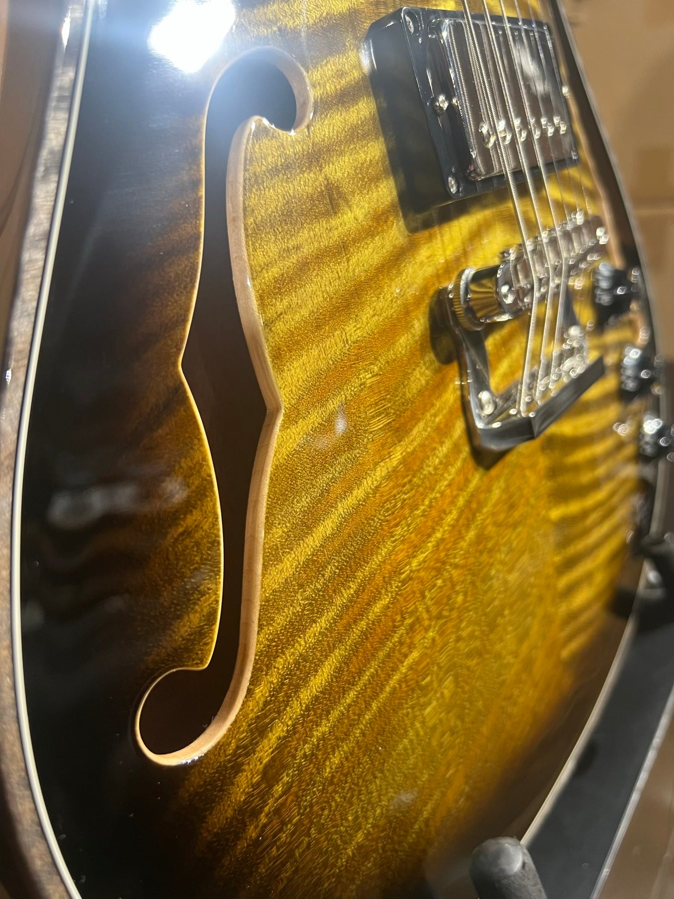 Knaggs Guitars - Chena #443 in Sunflower / Onyx Bind