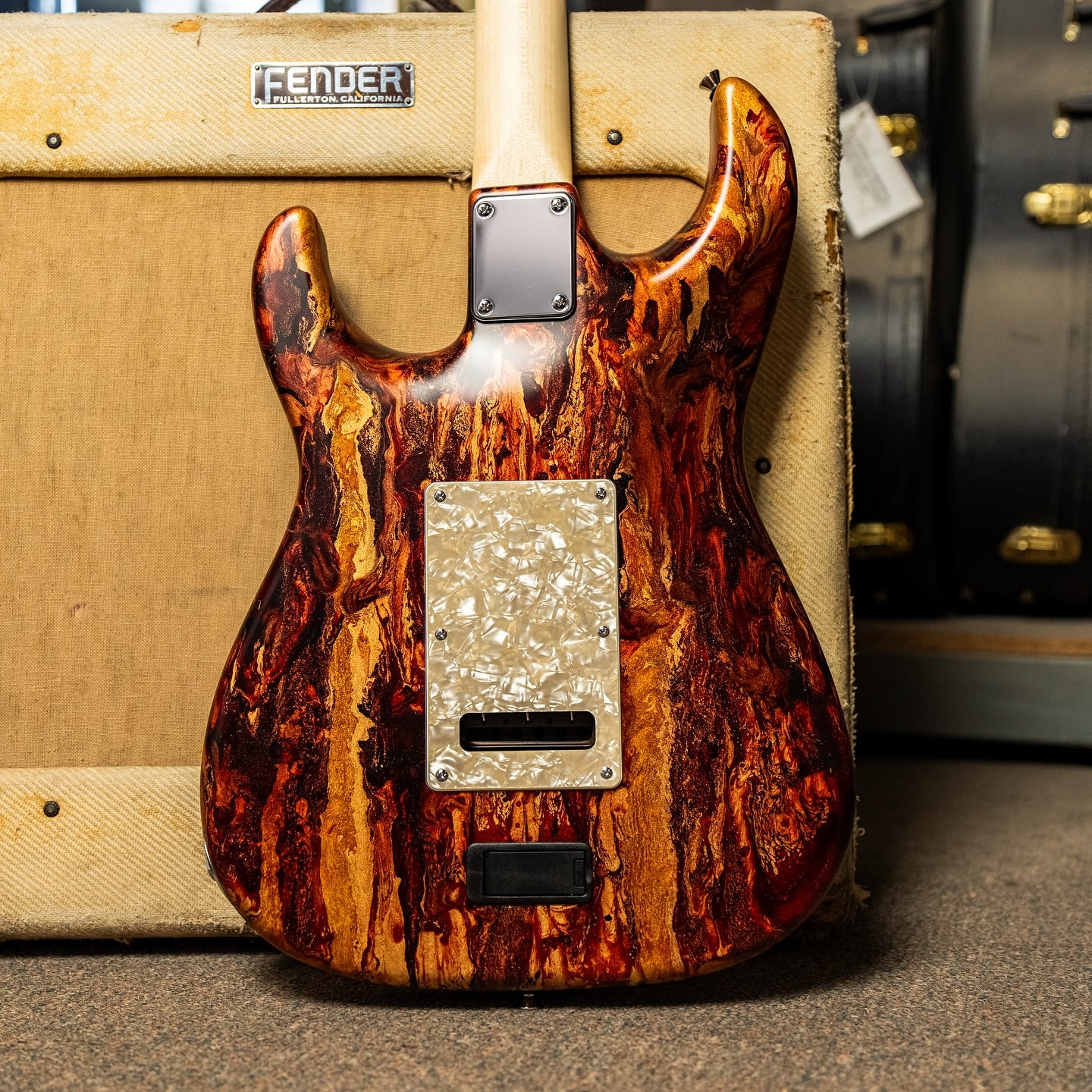 James Tyler USA Studio Elite HD in Caramel Cappuccino Shmear with Vintage White Pearl pickguard
