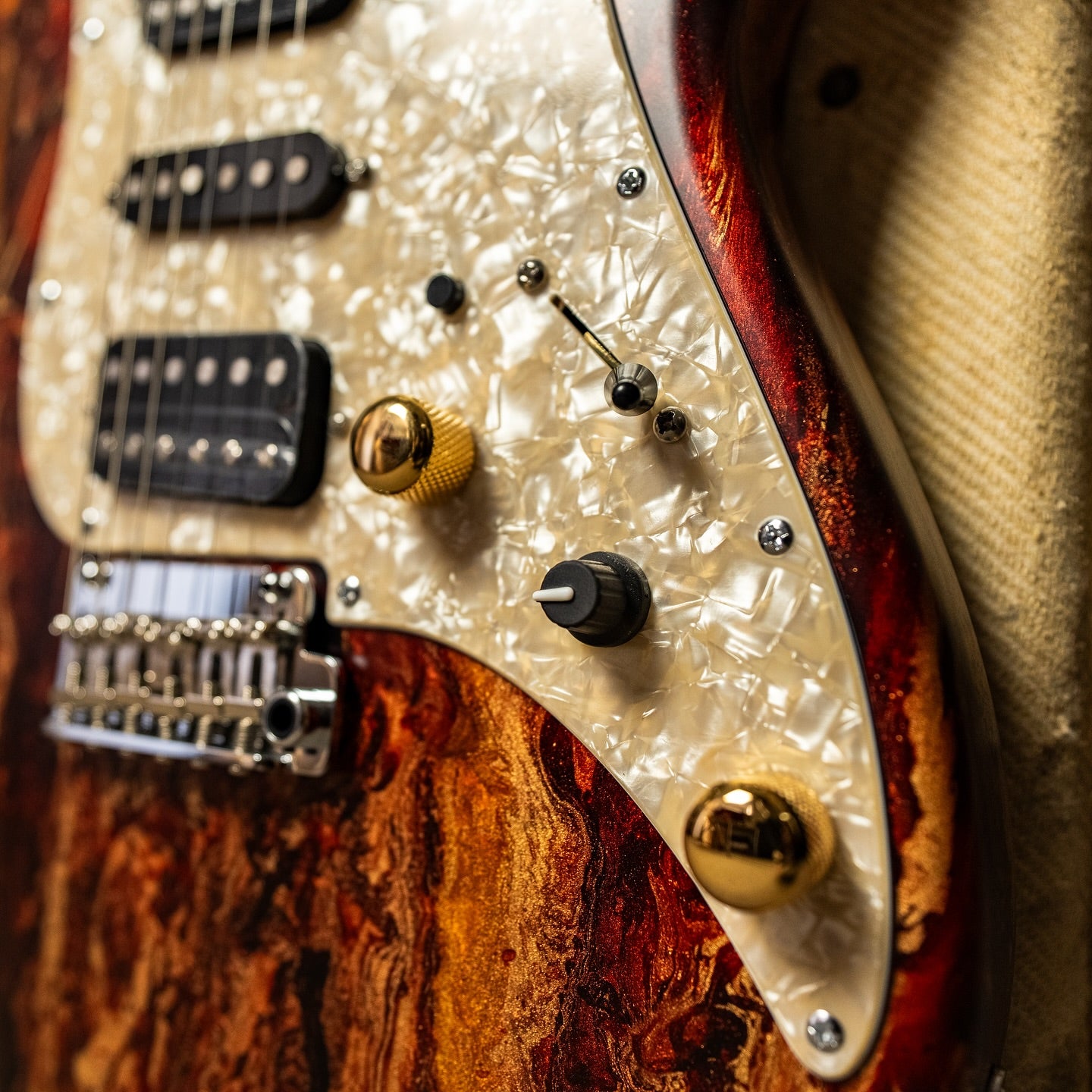 James Tyler USA Studio Elite HD in Caramel Cappuccino Shmear with Vintage White Pearl pickguard