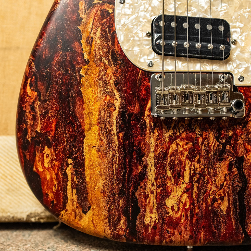 James Tyler USA Studio Elite HD in Caramel Cappuccino Shmear with Vintage White Pearl pickguard