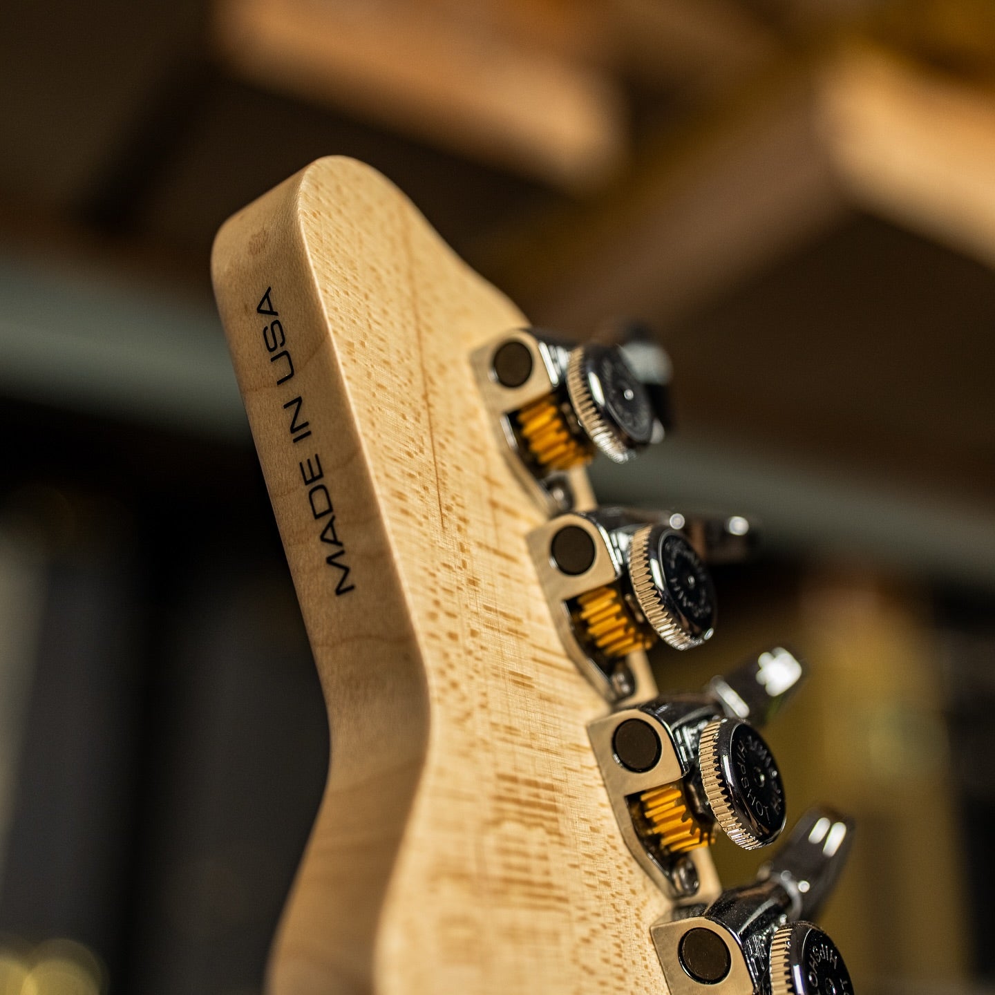 James Tyler USA Studio Elite HD in Caramel Cappuccino Shmear with Vintage White Pearl pickguard