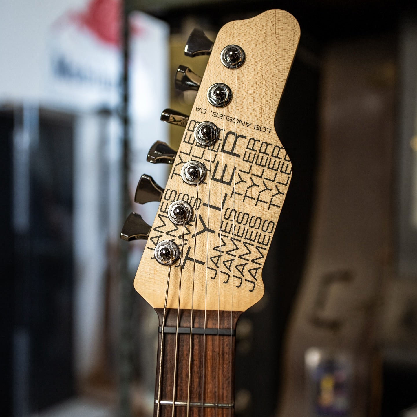 James Tyler USA Studio Elite HD in Caramel Cappuccino Shmear with Vintage White Pearl pickguard