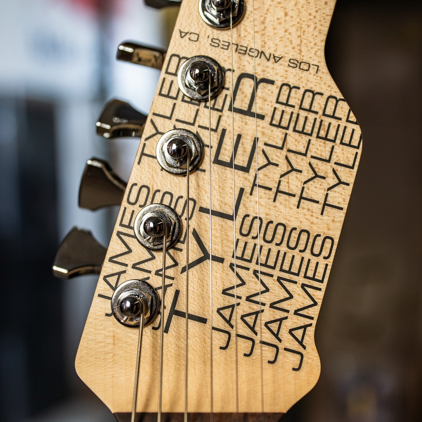 James Tyler USA Studio Elite HD in Caramel Cappuccino Shmear with Vintage White Pearl pickguard