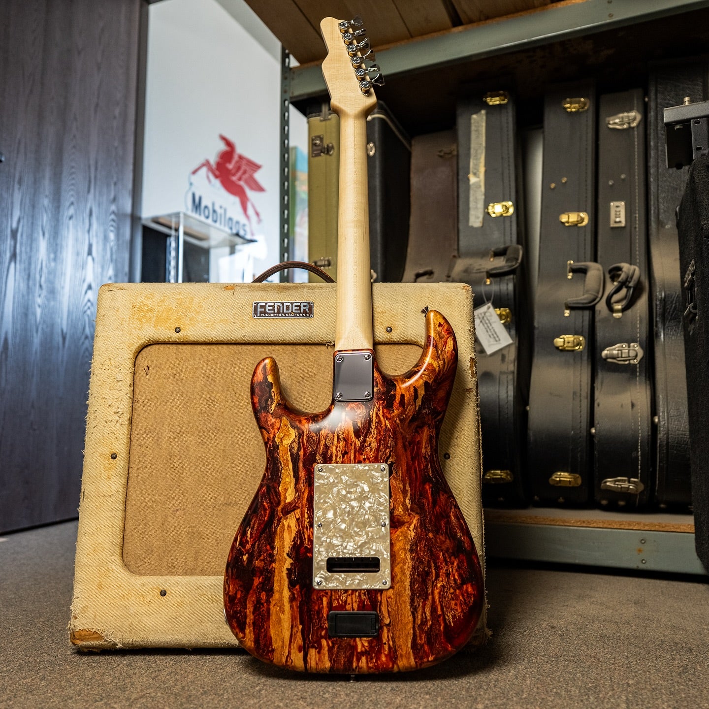 James Tyler USA Studio Elite HD in Caramel Cappuccino Shmear with Vintage White Pearl pickguard