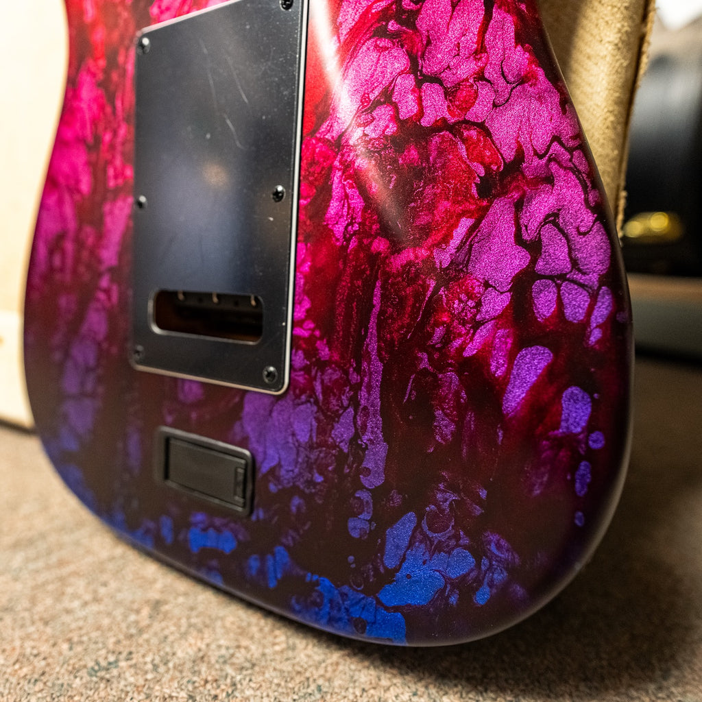 James Tyler USA Studio Elite HD – Reverse Jimburst over Cherry Red Shmear