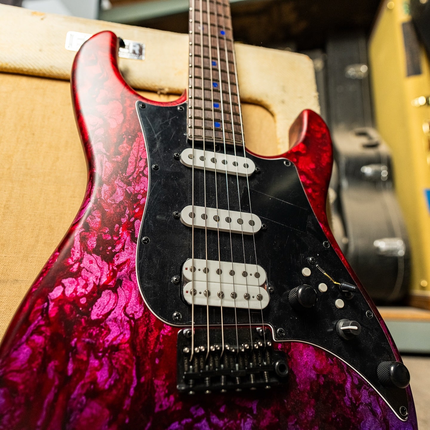 James Tyler USA Studio Elite HD – Reverse Jimburst over Cherry Red Shmear