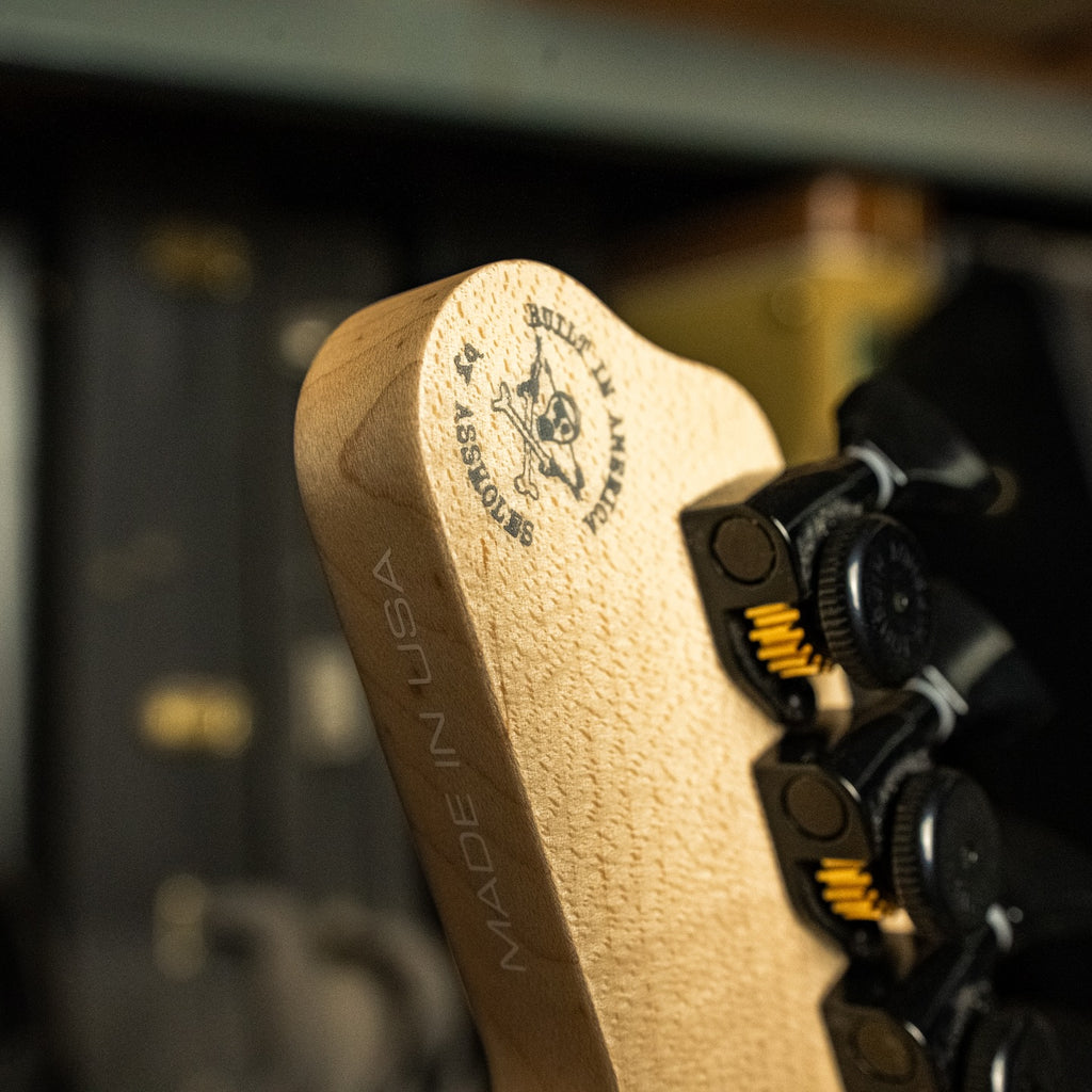 James Tyler USA Studio Elite HD – Reverse Jimburst over Cherry Red Shmear