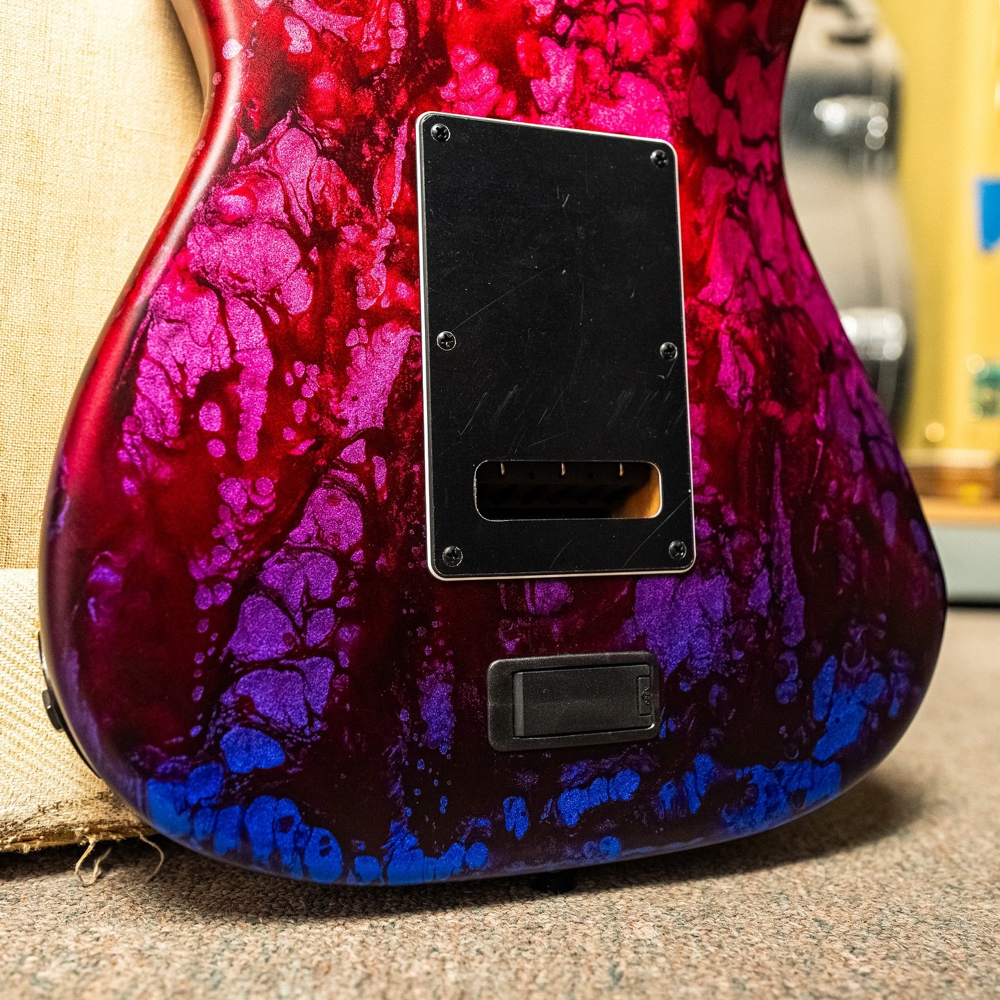 James Tyler USA Studio Elite HD – Reverse Jimburst over Cherry Red Shmear