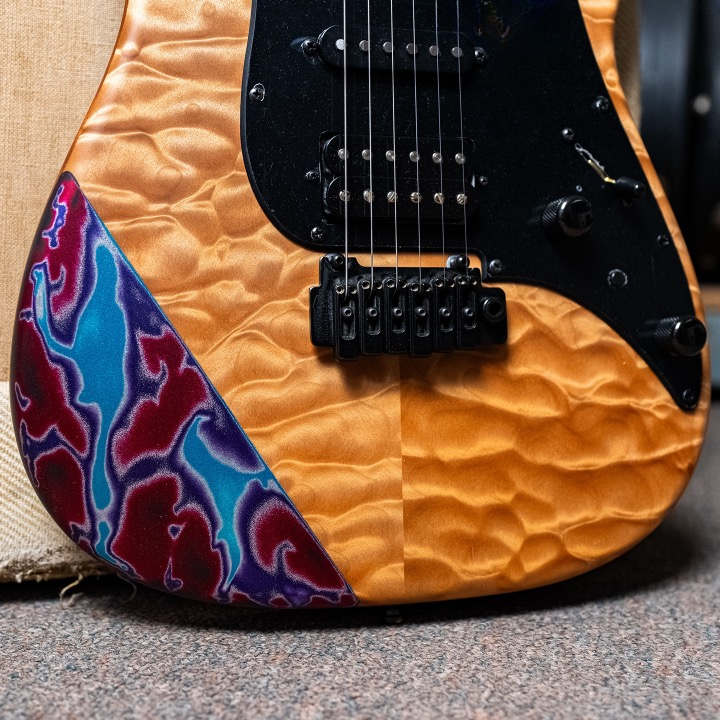 James Tyler USA Studio Elite HD – Natural 5A Quilt Maple with Bare Arm Contour in Vintage Psychedelic Vomit