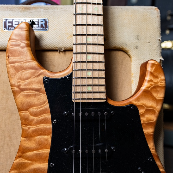 James Tyler USA Studio Elite HD – Natural 5A Quilt Maple with Bare Arm Contour in Vintage Psychedelic Vomit