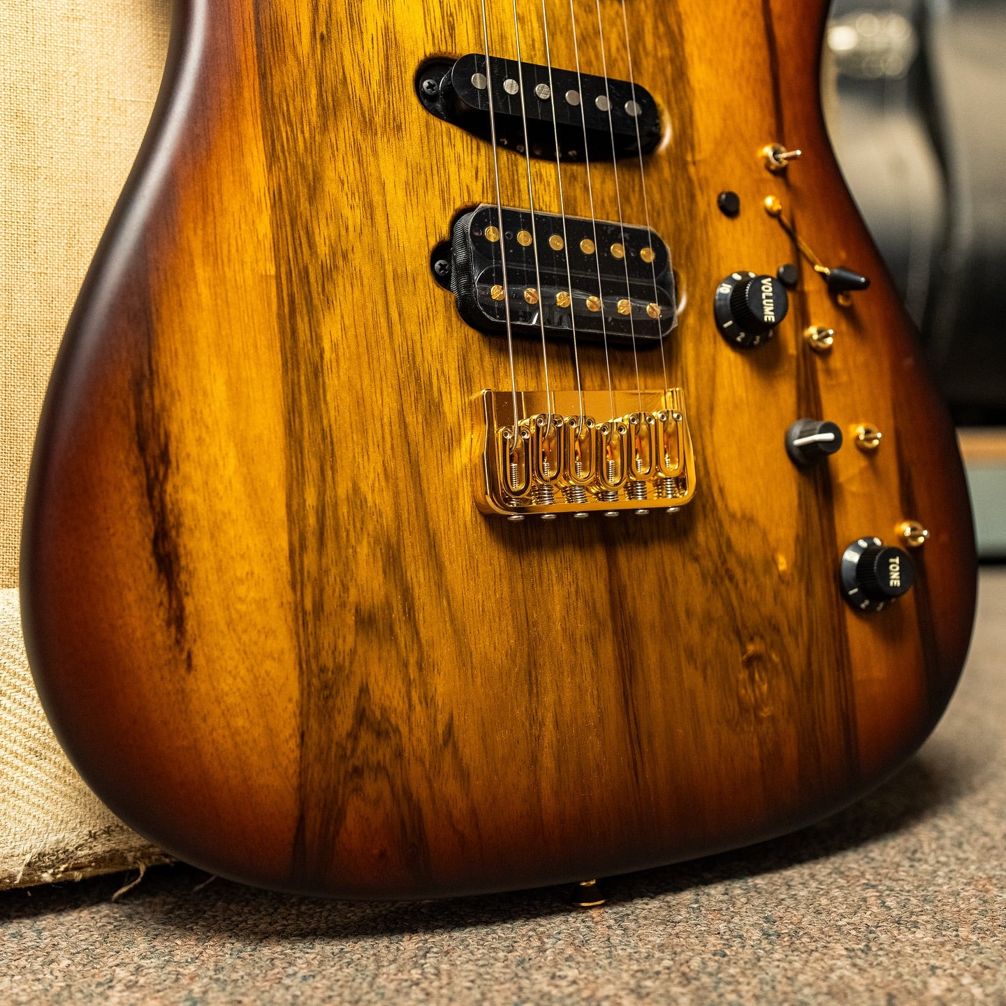 James Tyler USA Studio Elite – Brown Burst (Black Limba)