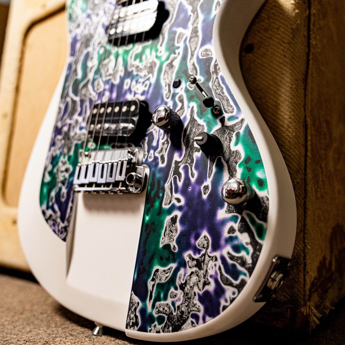 James Tyler USA Ultimate Weapon HD with Alien Guano top and White sides/back