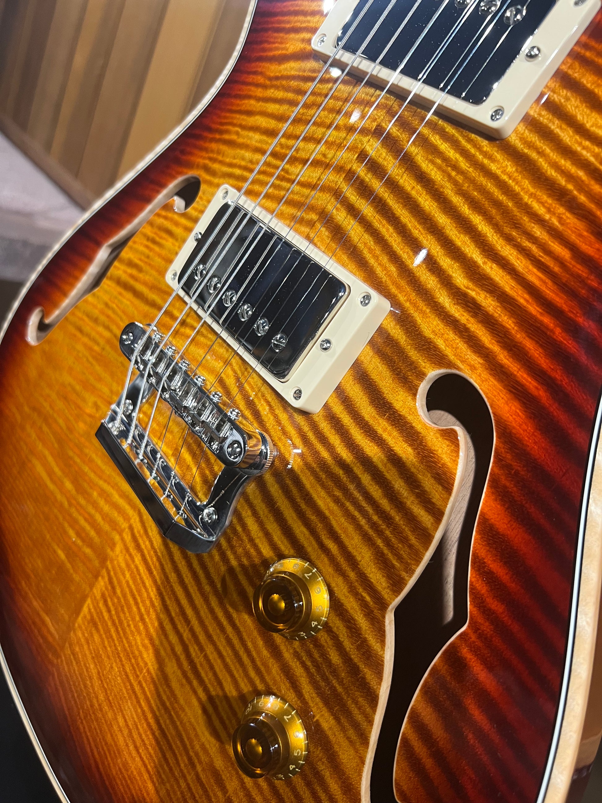Knaggs Guitars - Chena, 454, Dark Cherry Burst