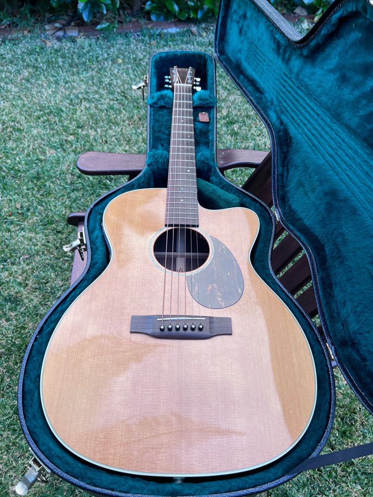 Martin OMC16RE-Aura  (Second Hand)