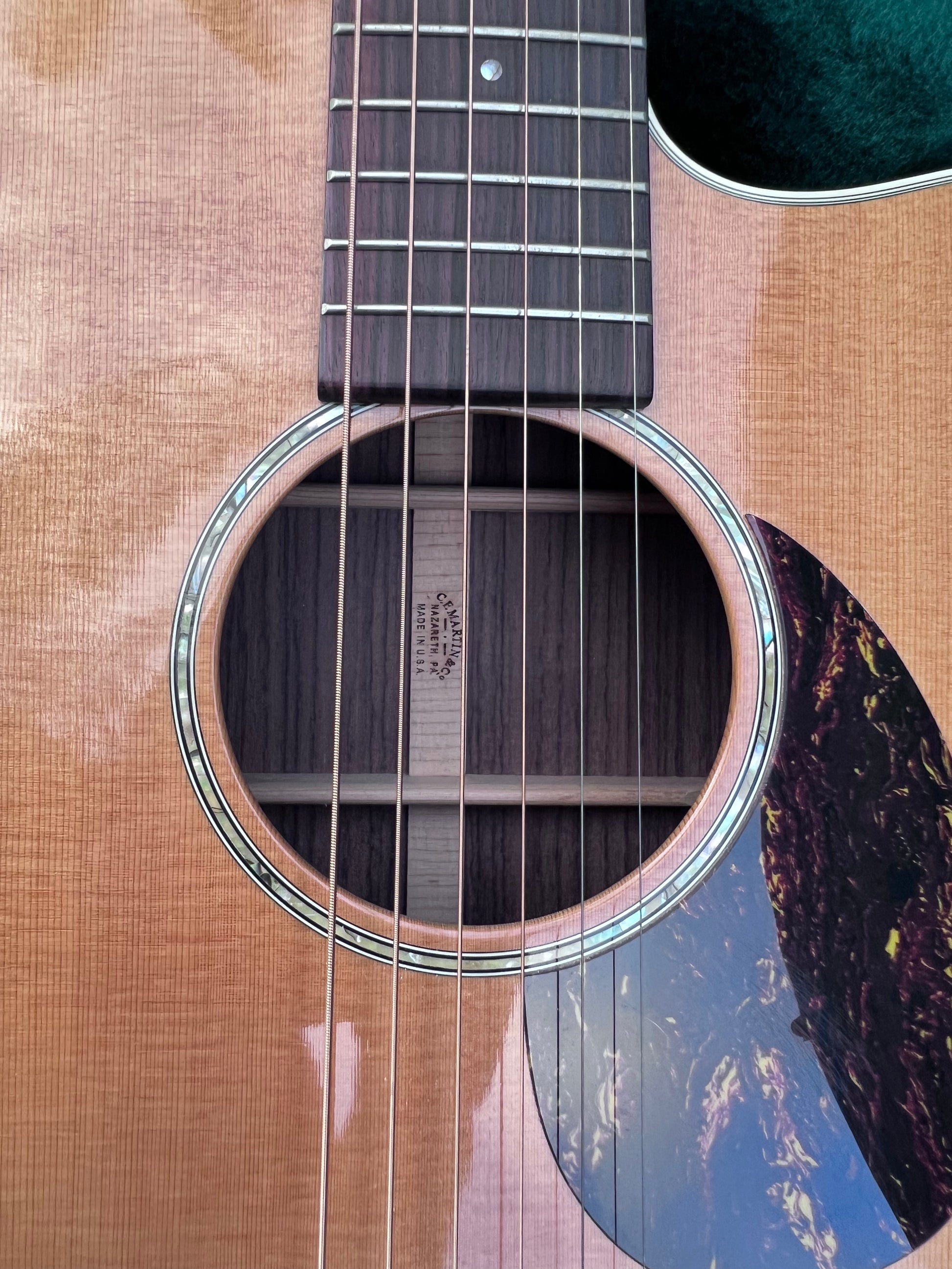 Martin OMC16RE-Aura  (Second Hand)